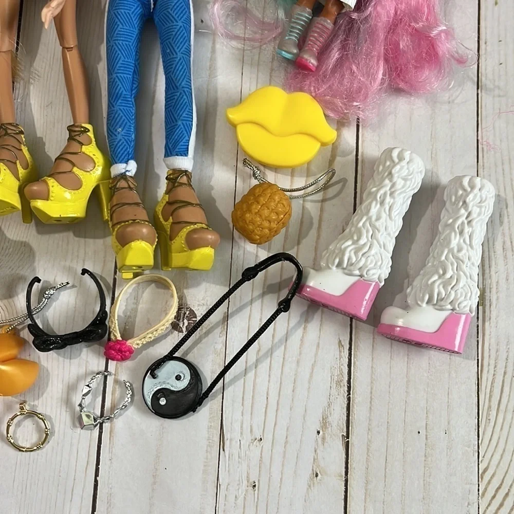 Bratz Doll Bundle and Accessories - Picture 5 of 10